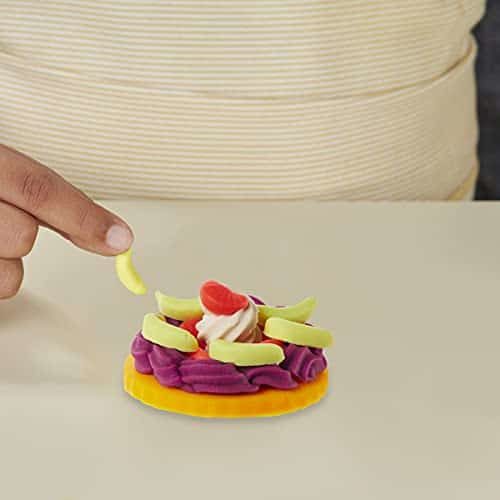 Play-Doh Kitchen Creations Küchenmaschine und Plätzchen-Party Spielset für Kinder ab 3 Jahren mit 15 Dosen - 8